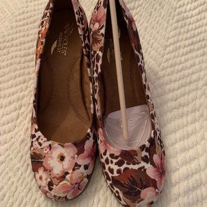 AEROSOLES WEDGES SIZE 9.5